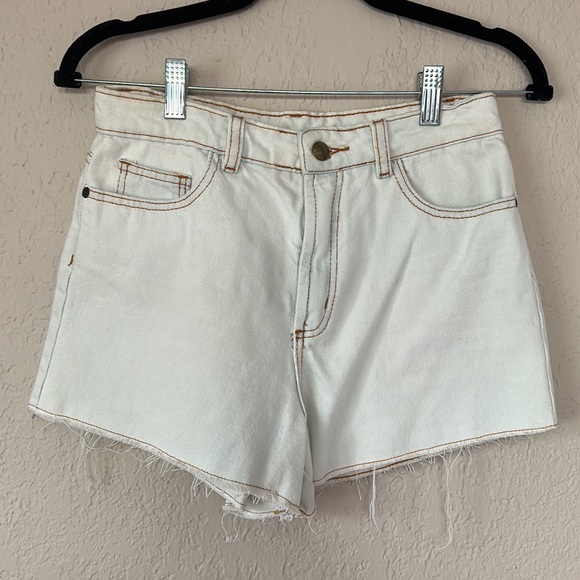 Farm Rio parrot embroidery jean shorts size 38 BR - Picture 2 of 3